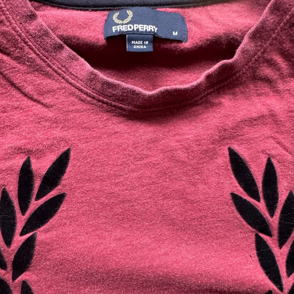 Fred Perry T-Shirt with Black velvet flocked Laurel Wreath Design - Picture 3 of 5